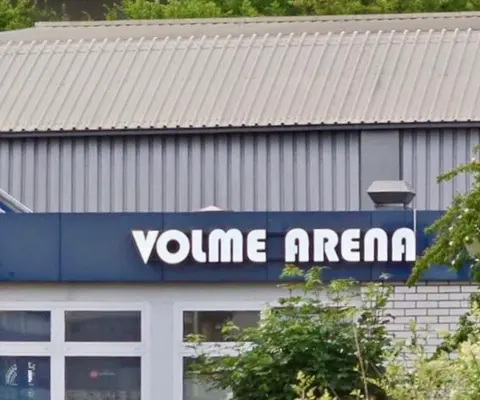 Außenansicht der Halle mit dem Volme-Arena-Schriftzug.